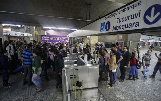   مصر اليوم - فوضى في ساو باولو قبل ستة أيام من المونديال