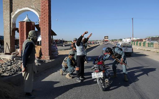   مصر اليوم - مقتل أربعة شرطيين في أنفجار قنبلة جنوب أفغانستان