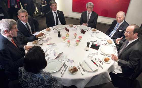   مصر اليوم - عشاء عمل بين اوباما وهولاند في مطعم باريسي فخم