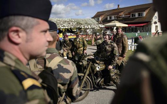   مصر اليوم - تكريم المحاربين القدامى وضحايا أنزال النورماندي في باريس