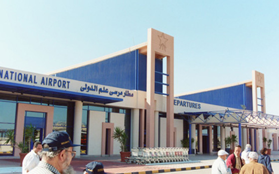 مصر اليوم - مطار مرسي علم يستقبل 5200 سائح على متن 33 طائرة