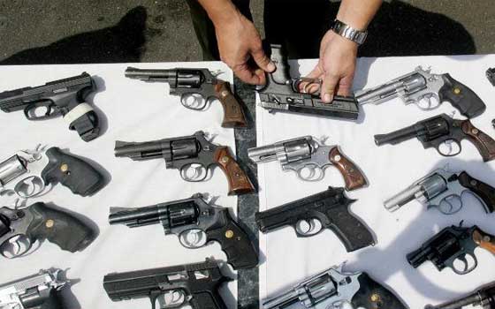 مصر اليوم - حجز أسلحة قتالية في ميناء حلق الوادي في تونس