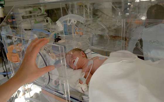   مصر اليوم - وفاة تسعة رضع نتيجة نفاد الأوكسجين بمستشفى في باكستان