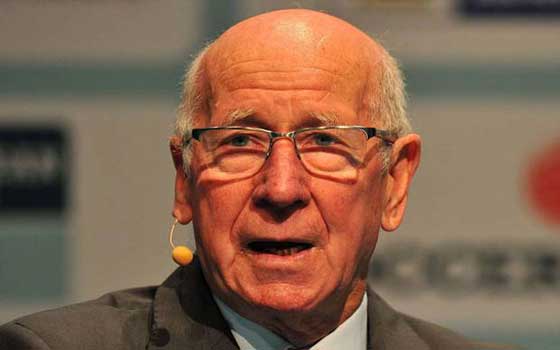   مصر اليوم - تشارلتون يدعم روني ويؤكّد أنه مؤهّل لقيادة إنكلترا في المونديال