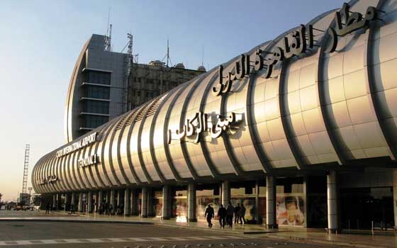   مصر اليوم - نجل عكاشة يُثير أزمة مع الجهات الأمنيَّة في مطار القاهرة