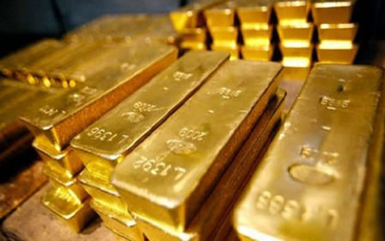   مصر اليوم - وصول شحنة من الذهب الى القاهرة على متن طائرة إماراتيَّة