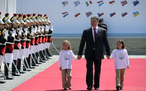   مصر اليوم - أوكرانيا تنصب بوروشنكو رئيسًا بعد بداية حوار مع موسكو