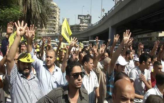   مصر اليوم - جماعة الإخوان تتظاهر في القاهرة ضدّ الرئيس الجديد