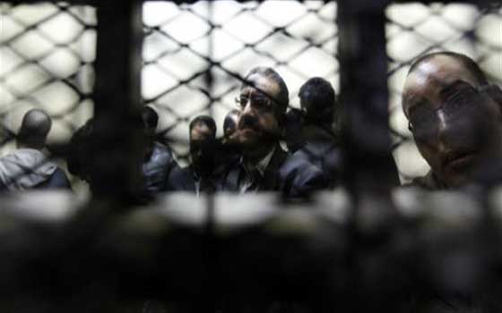 مصر اليوم - استئناف محاكمة المتهمين في قضيّة قتل ضابط الإسماعيليّة
