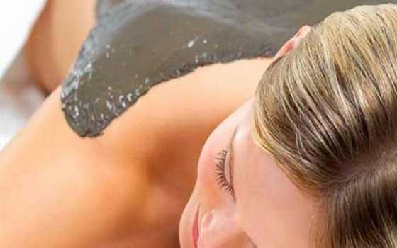   مصر اليوم - اعتني ببشرتك على طريقة البحر الميت