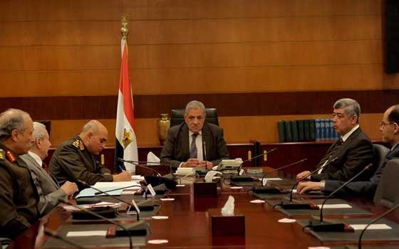   مصر اليوم - محلب يُؤكد التزام الحكومة بدعم جهود اللجنة العليّا لمكافحة الفساد في مصر