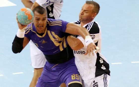   مصر اليوم - ممدوح هاشم خلفًا لـ أيوب دعبس في تدريب يد الزمالك