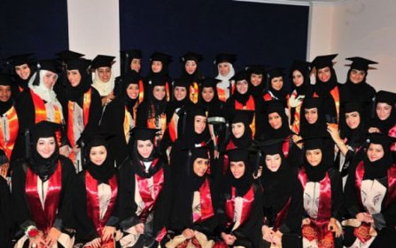   مصر اليوم - جامعة دار الحكمة للبنات تحتفل بتخريج 225 طالبة