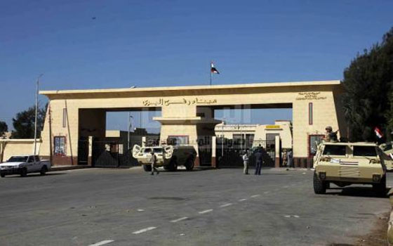 مصر اليوم - السلطات المصريّة تُغلق معبر رفح بعد عبور المعتمرين الفلسطينيين