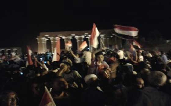   مصر اليوم - أهالي الأقصر يتظاهرِون استجابة لـعكاشة لتنشيط السياحة ودعم السيسي