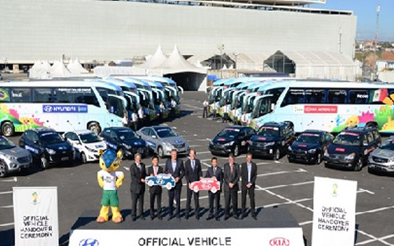   مصر اليوم - تسليم حافلات مونديال البرازيل في أحتفالية مميزة