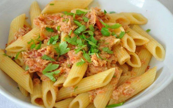   مصر اليوم - المعكرونة بالتونة والبارميزان