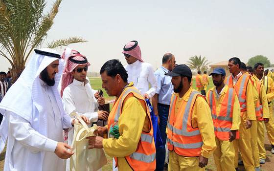 مصر اليوم - أمانة القصيم السعودية تكافح نواقل الأمراض في الحدائق
