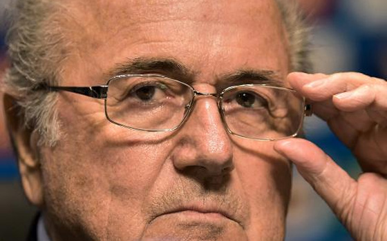 مصر اليوم - بلاتر مزاعم الفساد حول قطر تتسم بالعنصرية