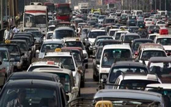 مصر اليوم - شلل مروريّ بعد غلق الطرق المؤدية إلى المؤسسات الأمنيَّة