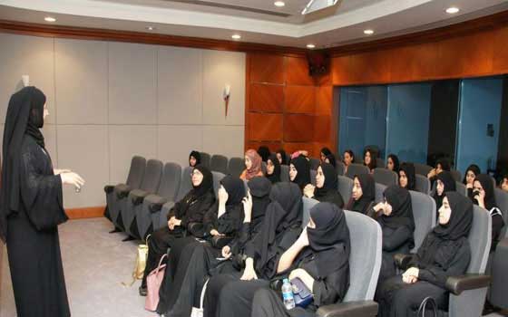   مصر اليوم - طالبات الإعلام في جامعة الإمارات يزرن الأرشيف الوطني