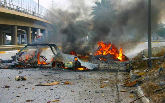 مصر اليوم - عشرات القتلى والجرحى في تفجيرين في شرق الموصل العراقية