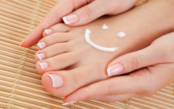   مصر اليوم - وصفات لتفتيح القدمين واليدين