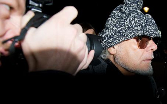   مصر اليوم - نجم البوب السابق غاري غليتر متهم بالإعتداء الجنسي على قاصرتين