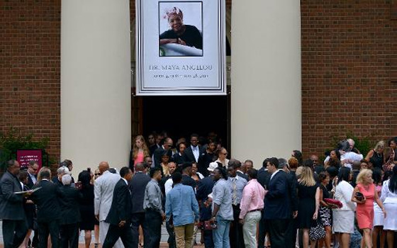   مصر اليوم - ميشال أوباما وبيل كلينتون يشاركان في تكريم الشاعرة الراحلة مايا أنجيلو