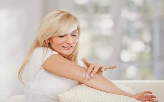   مصر اليوم - وصفة سهلة لتبييض الكوعين والركبتين