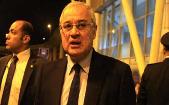   مصر اليوم - زعزوع يتفقَّد أجهزة تتبع المركبات السياحيَّة من مقرِّ الوزارة