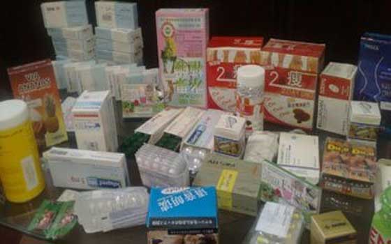   مصر اليوم - ضبط عبوات أدوية وألبان أطفال مجهولة المصدر في مخزن في الإسكندرية