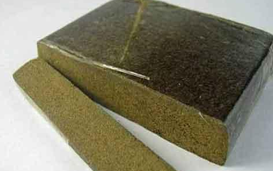 مصر اليوم - ضبط مغربي يصنع الحشيش في الشيخ زايد وعاطل بحوزته بندقية في إمبابة