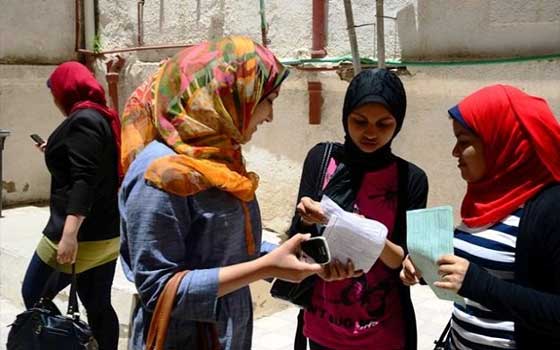   مصر اليوم - أهالي طلَّاب الثَّانويَّة يشيدون بإعادة توزيع درجات اللُّغة الإنكليزيَّة