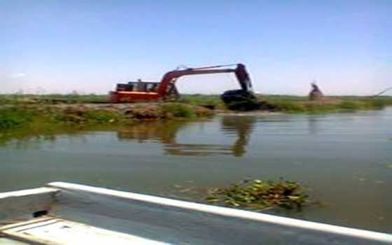   مصر اليوم - إزلة تعدّيات وهدم لأماكن اختباء العناصر الإجرامية في بحيرة المنزلة