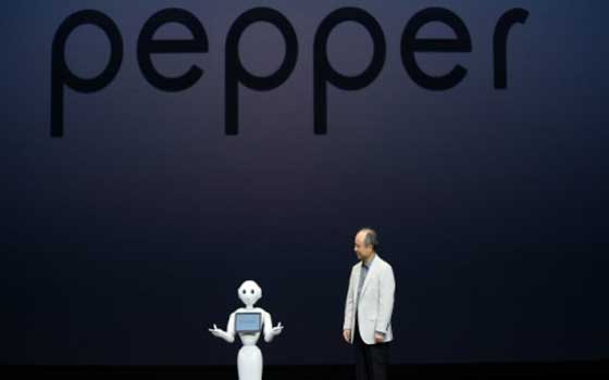   مصر اليوم - بيبر الروبوت الإنساني الياباني جليس الأطفال وكبار السن