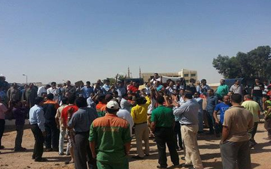 مصر اليوم - المئات يتظاهرون في شرم الشيخ للمطالبة بتقنين أوضاعهم