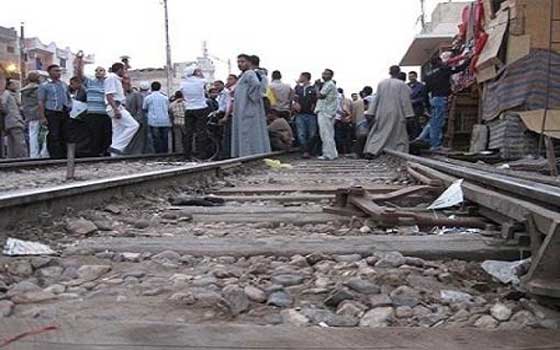   مصر اليوم - مصرع شخصين وتوقف حركة القطارات لمدة ساعة لتجدد خصومة ثأرية بسوهاج