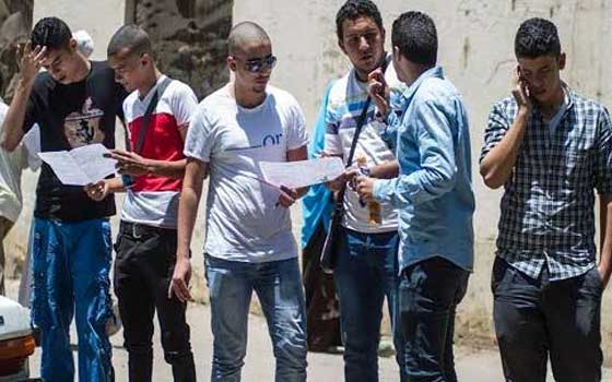   مصر اليوم - امتحانات الثانوية العامة اليوم غش بالمحمول والبلوتوث وتفوق فيسبوك وتويتر