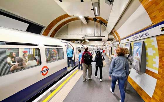   مصر اليوم - بث نتائج كأس العالم لكرة القدم في محطات مترو أنفاق لندن