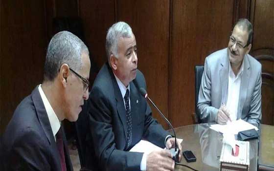   مصر اليوم - محافظ السويس يبحث ظاهرة التسرب التعليمي في المحافظة
