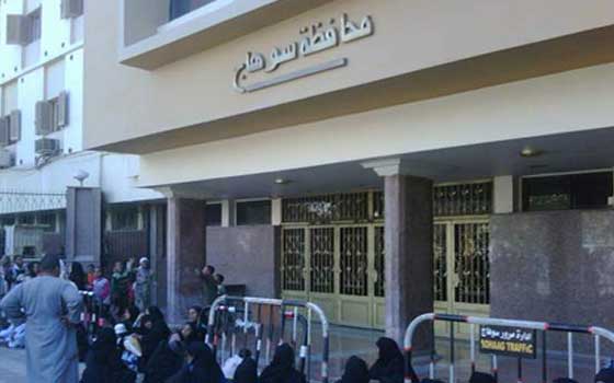   مصر اليوم - أهالي سوهاج يعربون عن غضبهم تجاه انقطاع التيّار الكهربائي