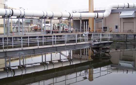   مصر اليوم - مشاكل الصرف الصحي في الوادي الجديد على مائدة رئيس الهيئة القومية لمياه الشرب