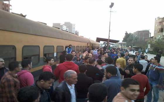 مصر اليوم - أنباءٌ عن وجود قنبلة في محطة قطار كفر الدّوار