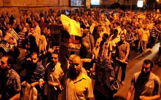 مصر اليوم - الأمن يفض مسيرة ليليَّة لأنصار الإخوان في السِّويس