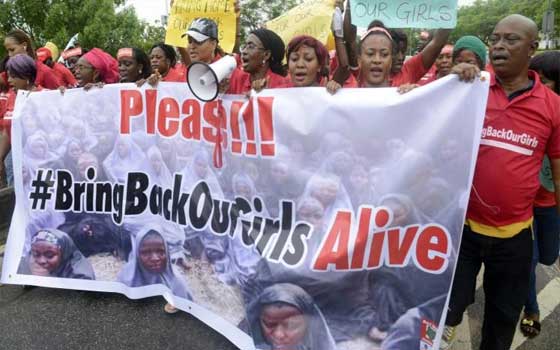   مصر اليوم - محاكمة شرطي نيجيري لمنعه مظاهرات للإفراج عن الفتيات المختطفات