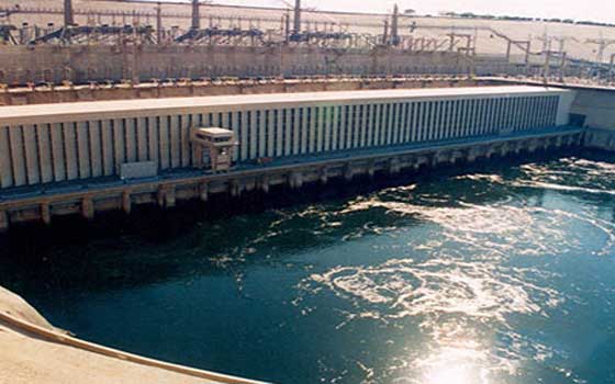   مصر اليوم - منسوب مياه النيل أمام السد العالي يتراجع بمقدار 2 سم