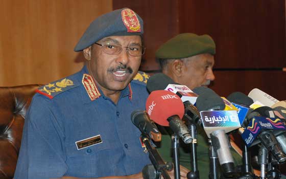   مصر اليوم - وزير الدفاع السوداني يؤكد استمرار العمليات العسكرية لإنهاء التمرد