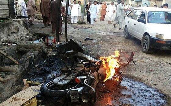 مصر اليوم - خمسة قتلى في تفجير انتحاري شرقي باكستان