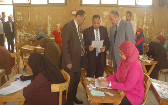   مصر اليوم - رئيس جامعة سوهاج يتفقد سير امتحانات كليات التربية والهندسة والآداب